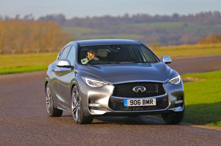  Infiniti Q30S 2.2d AWD 2016 года  (UK) (фото 16 из 25)